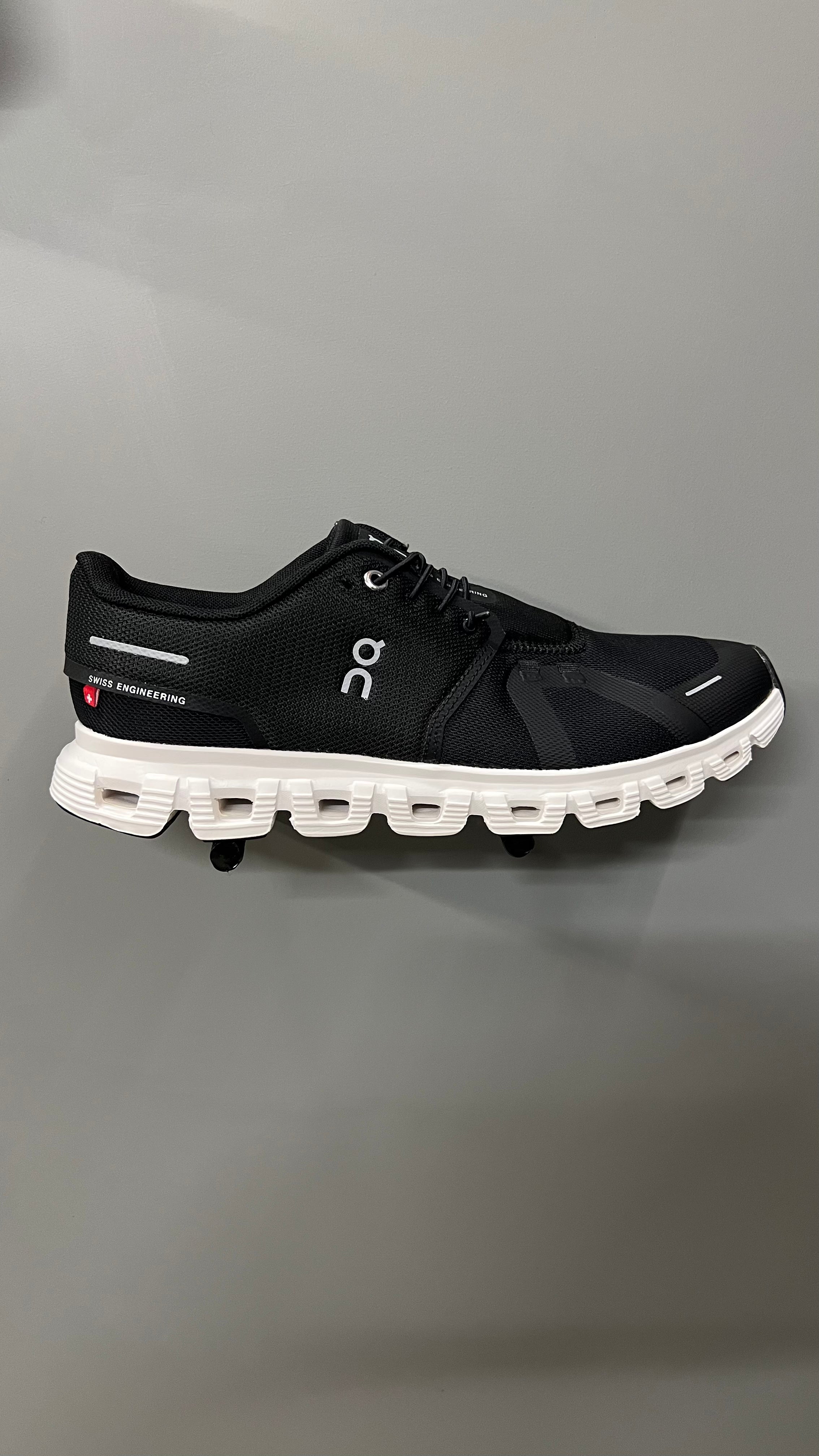 On Cloud 6 — Black/White