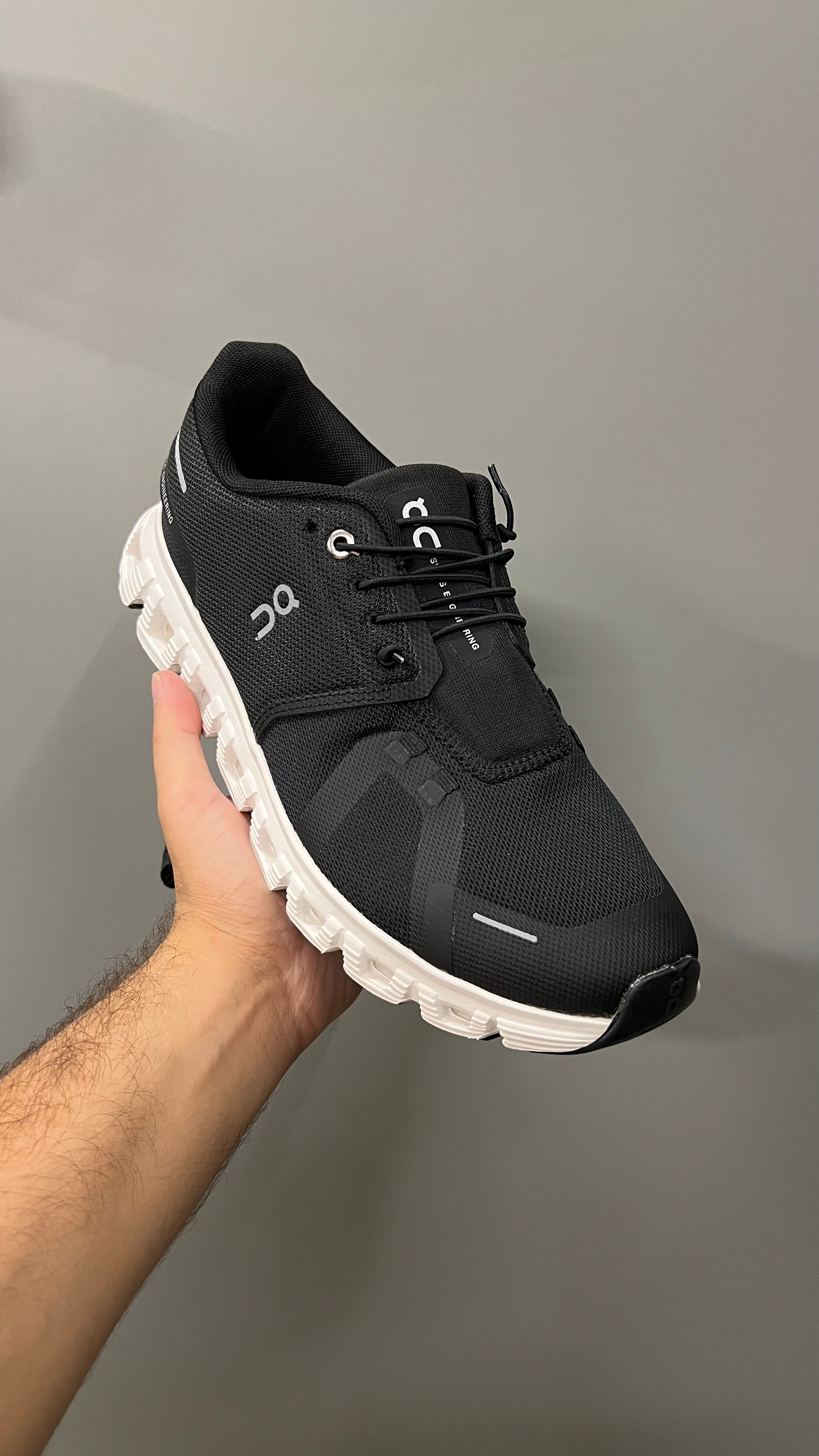 On Cloud 6 — Black/White